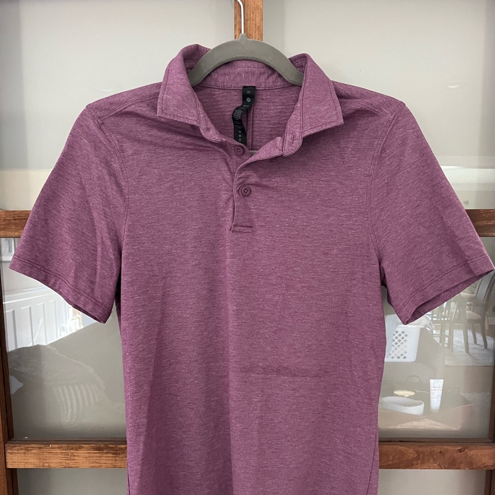 Lululemon Men’s collared shirt. Size xs, great condition